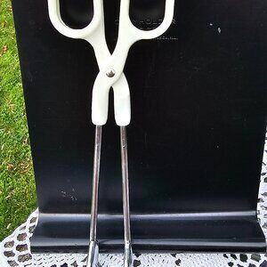 vintage pair kitchen tongs for food cooking white plastic handles Made in Taiwan